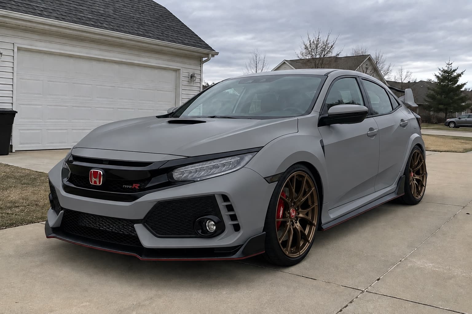 Civic Type R FK8: Nardo grey and bronze wheels, after