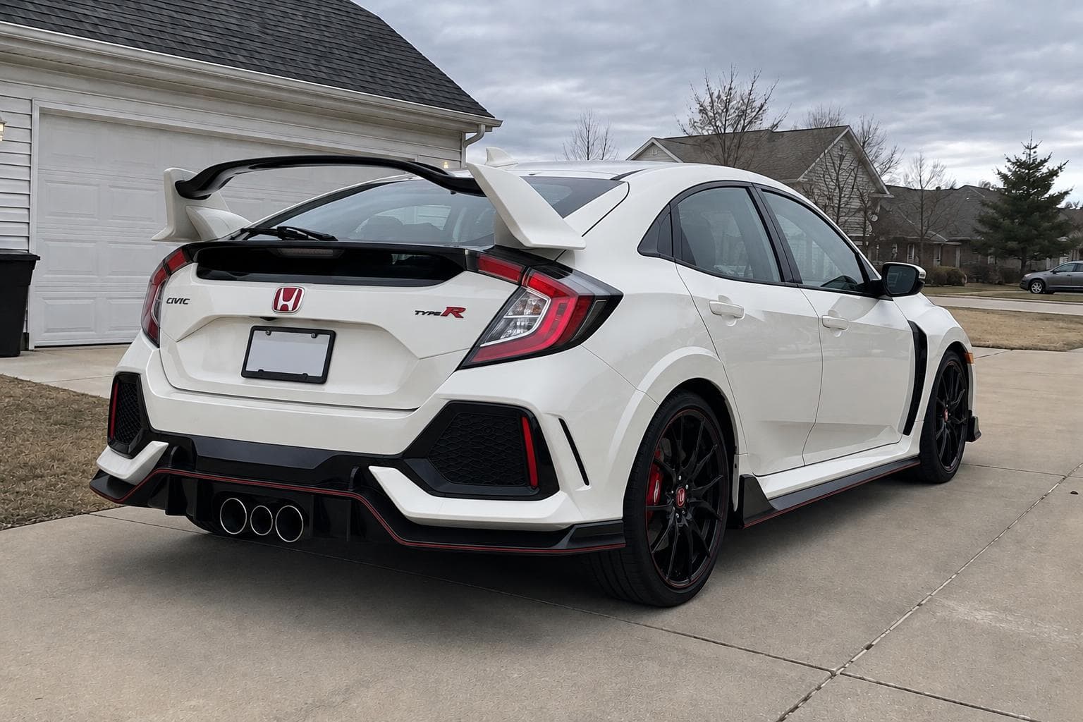 Honda Civic Type R, Angle 2, rear three-quarter, before